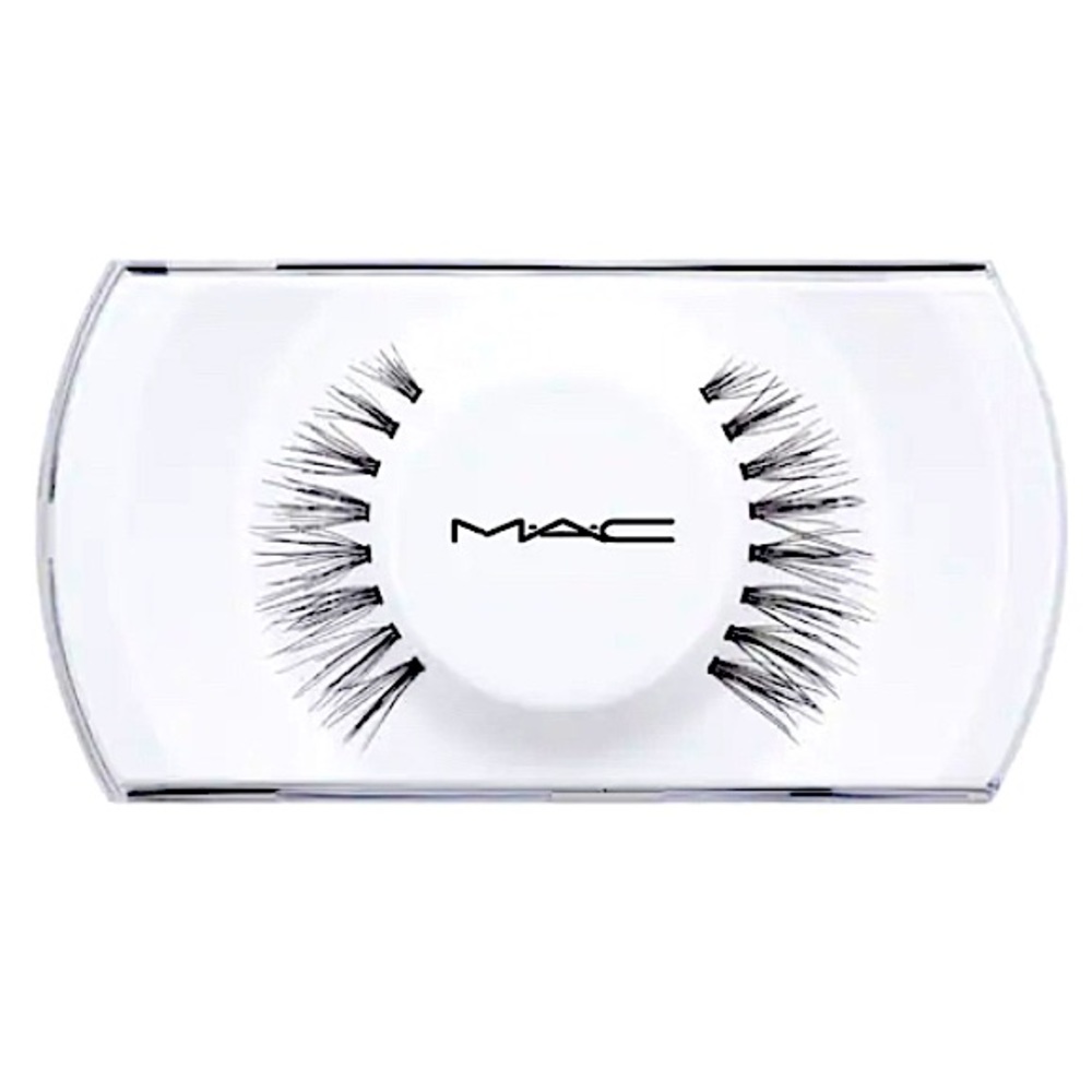 MAC Cosmetics charmer Lash 81